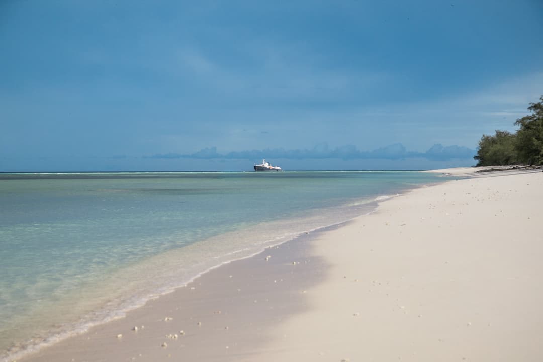 Aqua Lares Exterior East Africa ©Aqua Expeditions 3