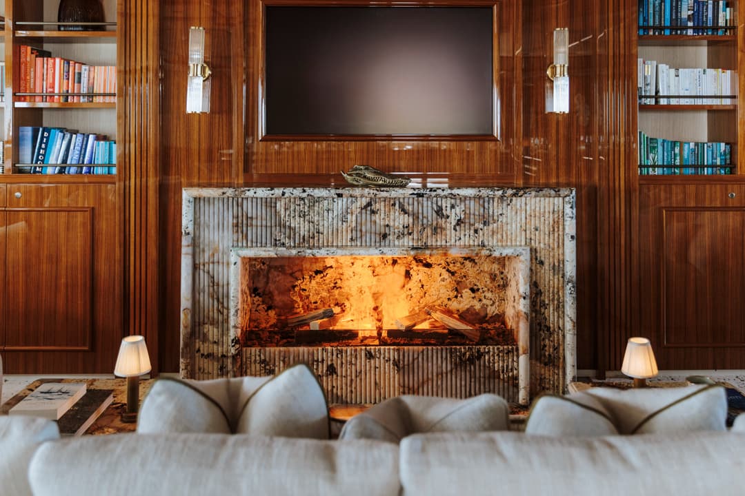 Aqua Lares Main Saloon ©Aqua Expeditions 4