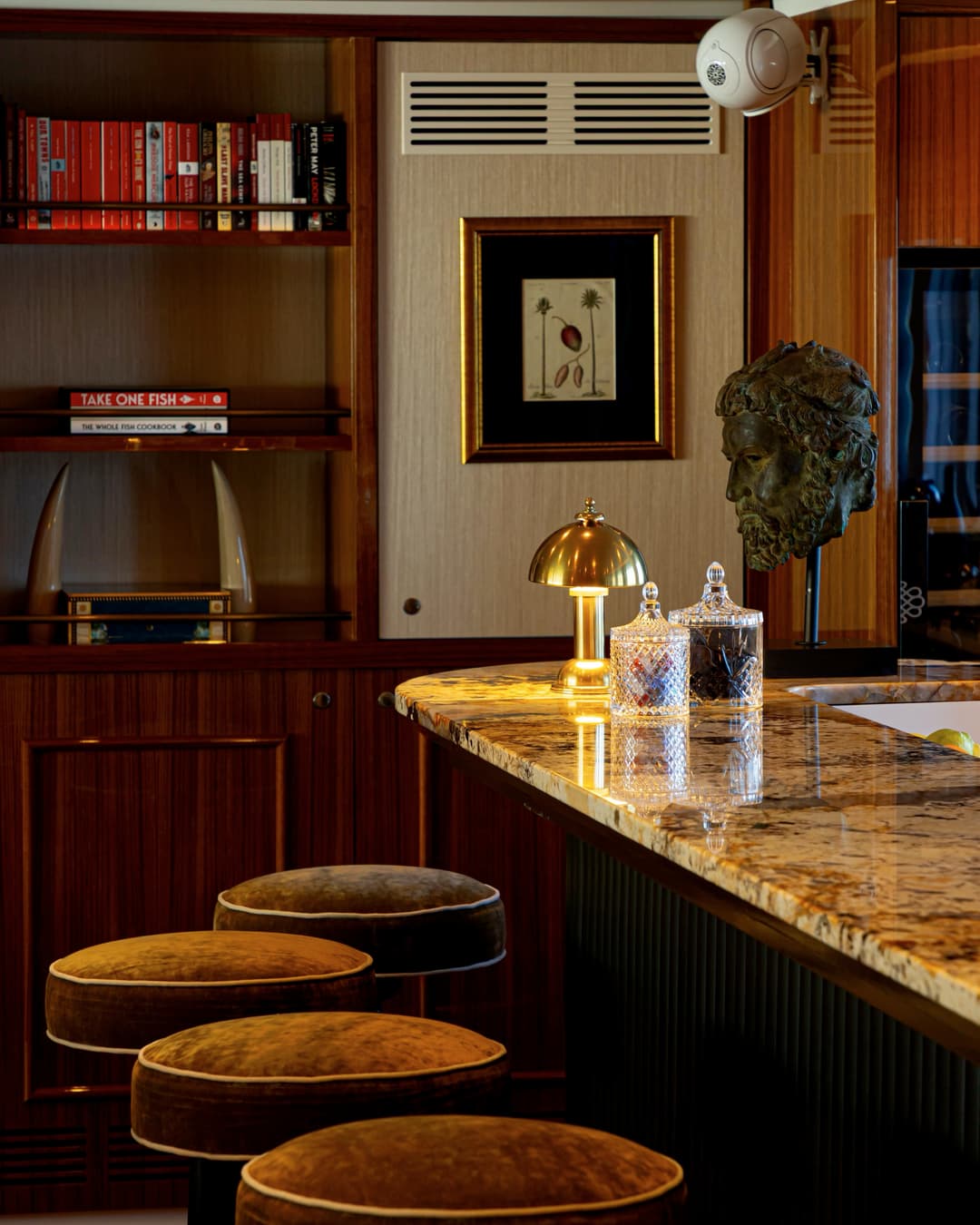 Aqua Lares Main Saloon ©Aqua Expeditions 12