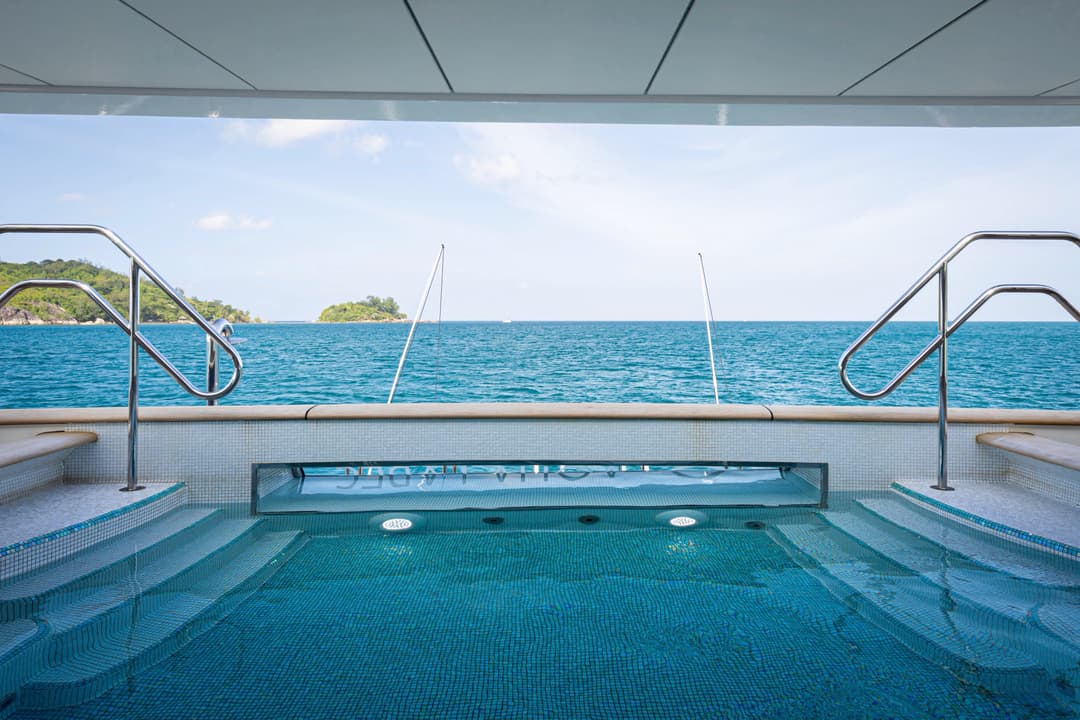 Aqua Lares Outdoor Jacuzzi ©Aqua Expeditions 1