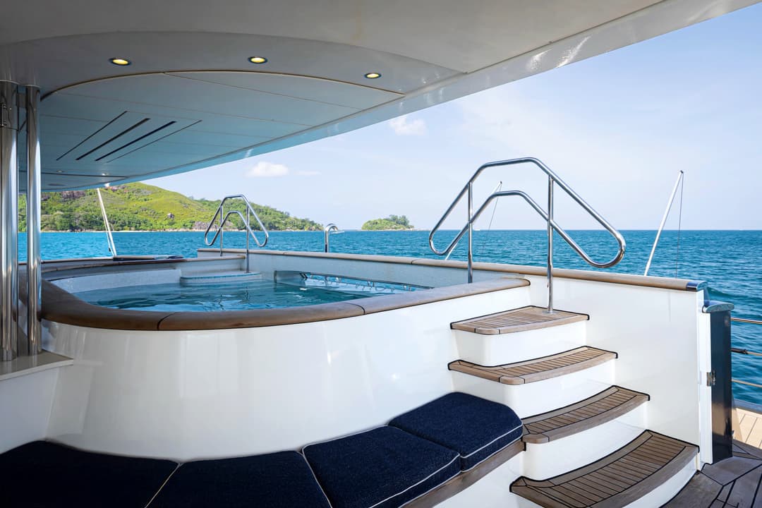 Aqua Lares Outdoor Jacuzzi ©Aqua Expeditions 2