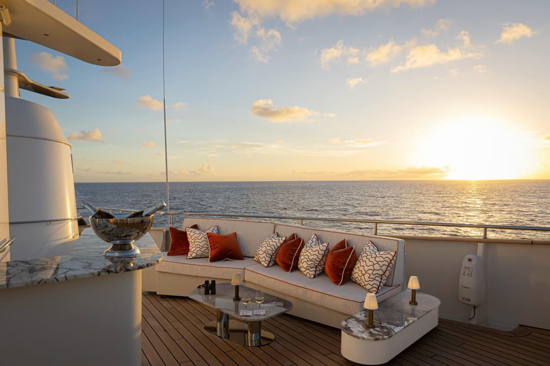 Aqua Lares Sun Deck Lounge Bar ©Aqua Expeditions 3