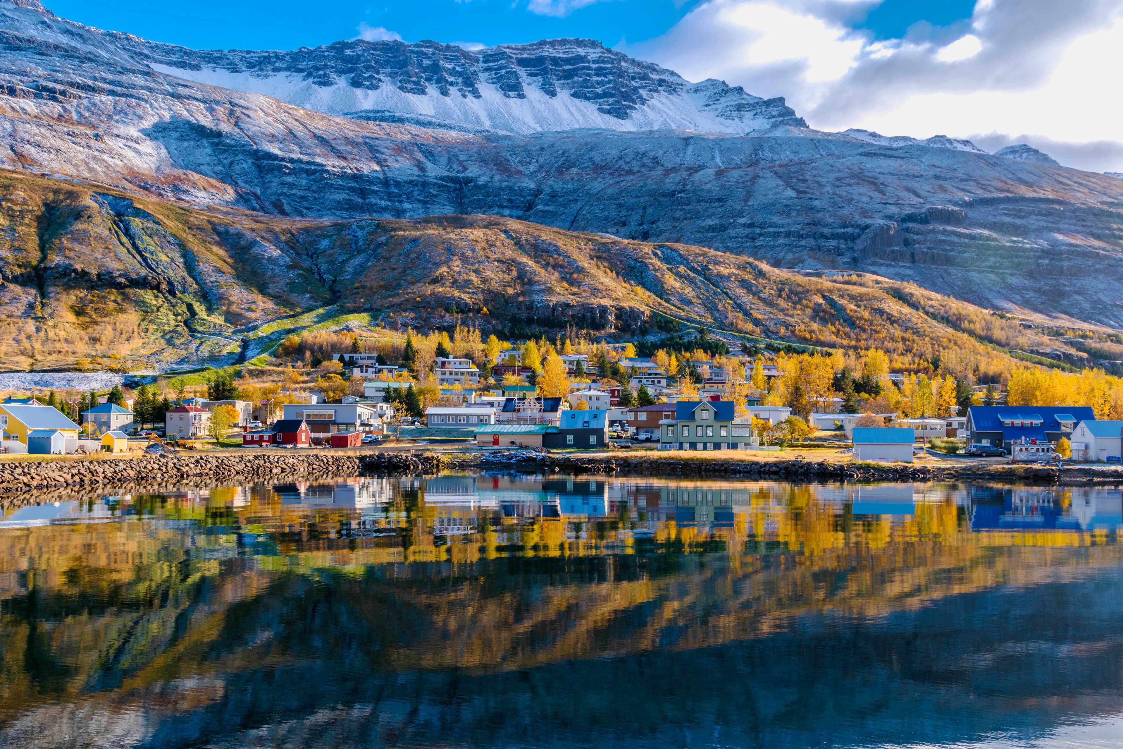 Iceland Circumnavigation: Mountains, Volcanoes and Waterfalls