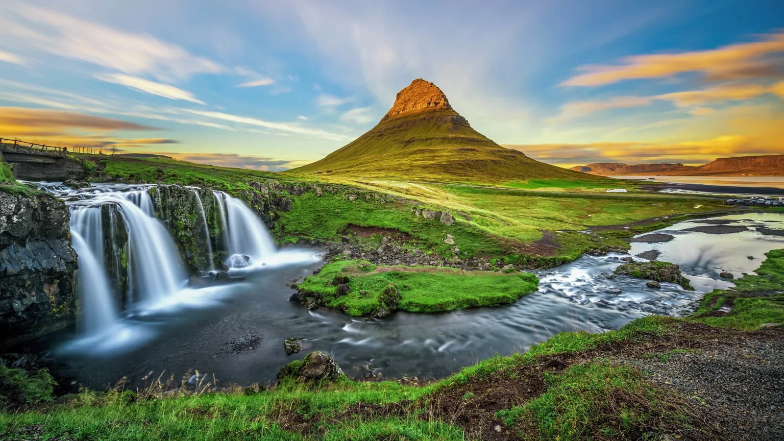 Iceland Circumnavigation: Mountains, Volcanoes and Waterfalls